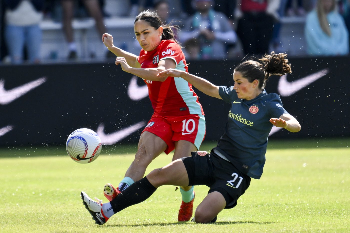 Midfielder Lo'eau LaBonta highlights USWNT roster for upcoming matches | iNFOnews.ca Midfielder Lo'eau LaBonta highlights USWNT roster for upcoming matches | iNFOnews.ca
