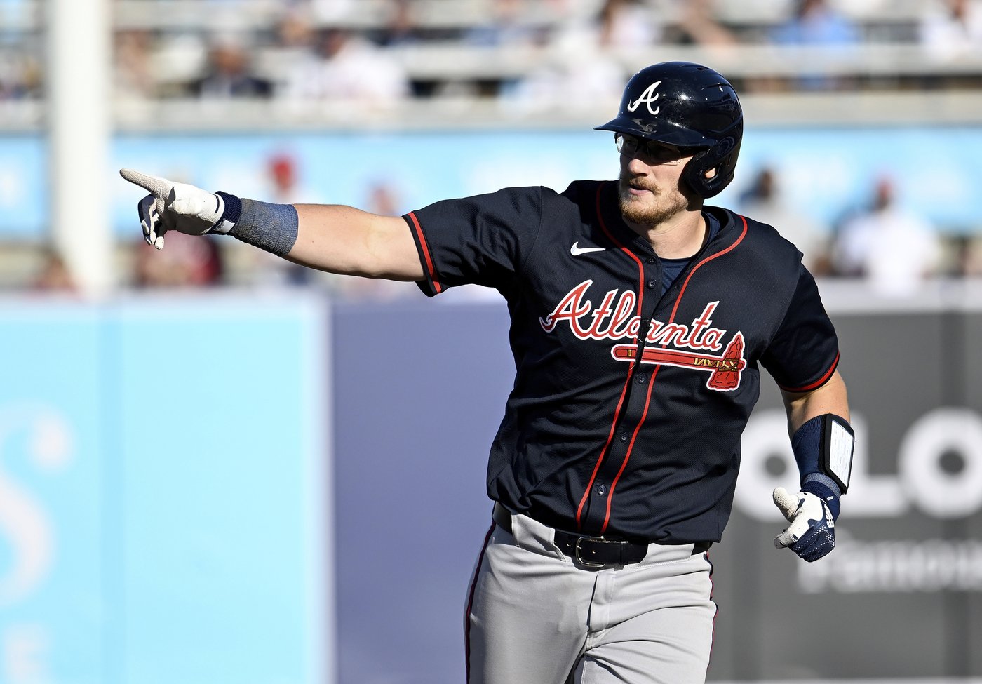 Harris' 2-run homer in the ninth lifts Braves over Rays 5-4 for their first road win | iNFOnews.ca