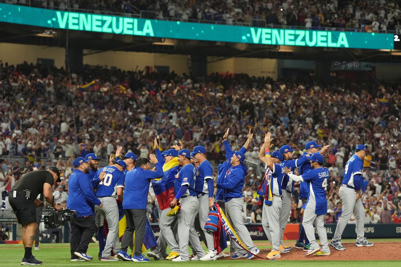 Venezuela rallies past Italy 4-2 with 3-run 7th and will face US for World Baseball Classic title | iNFOnews.ca Venezuela rallies past Italy 4-2 with 3-run 7th and will face US for World Baseball Classic title | iNFOnews.ca