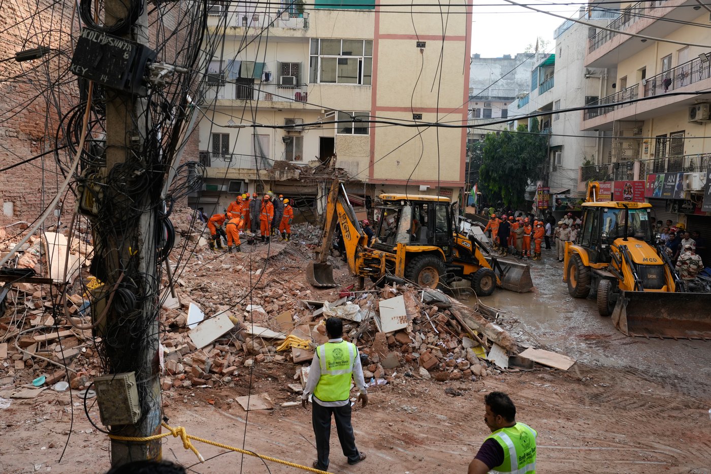 Rescuers look for survivors after New Delhi hostel collapse kills 7 | iNhome Rescuers look for survivors after New Delhi hostel collapse kills 7 | iNhome