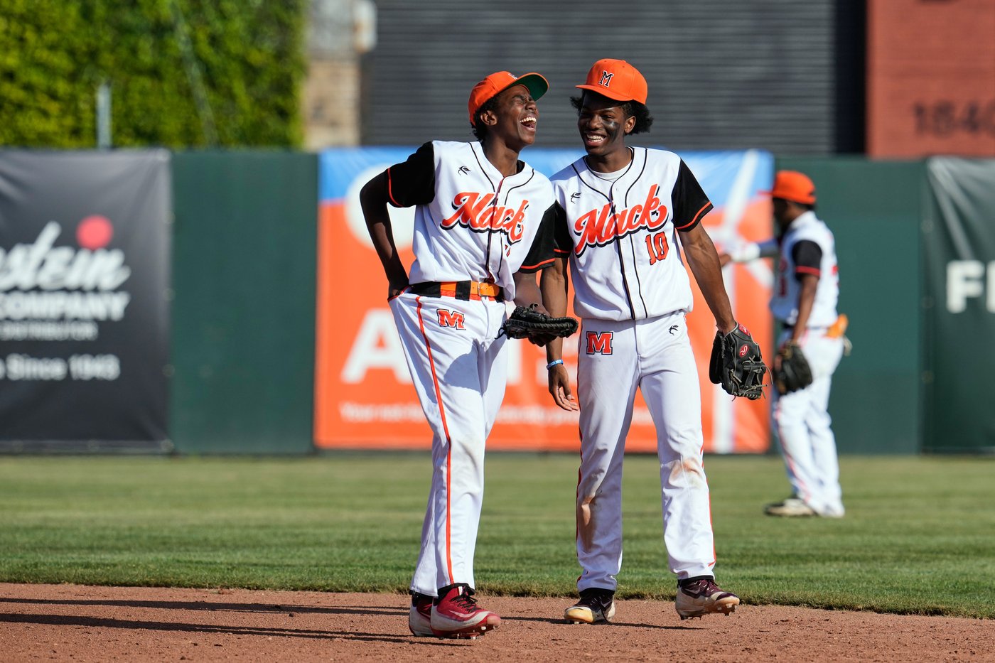 The Oakland high school that produced Frank Robinson and others fights to keep baseball alive | iNFOnews.ca
