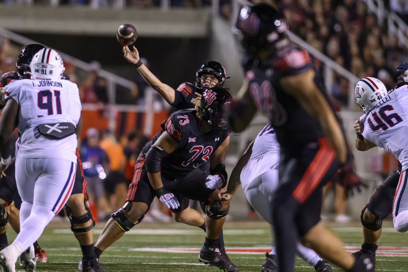 Fifita throws 2 TDs and Arizona's defense stops No. 10 Utah on four 4th downs in 23-10 win | iNFOnews.ca