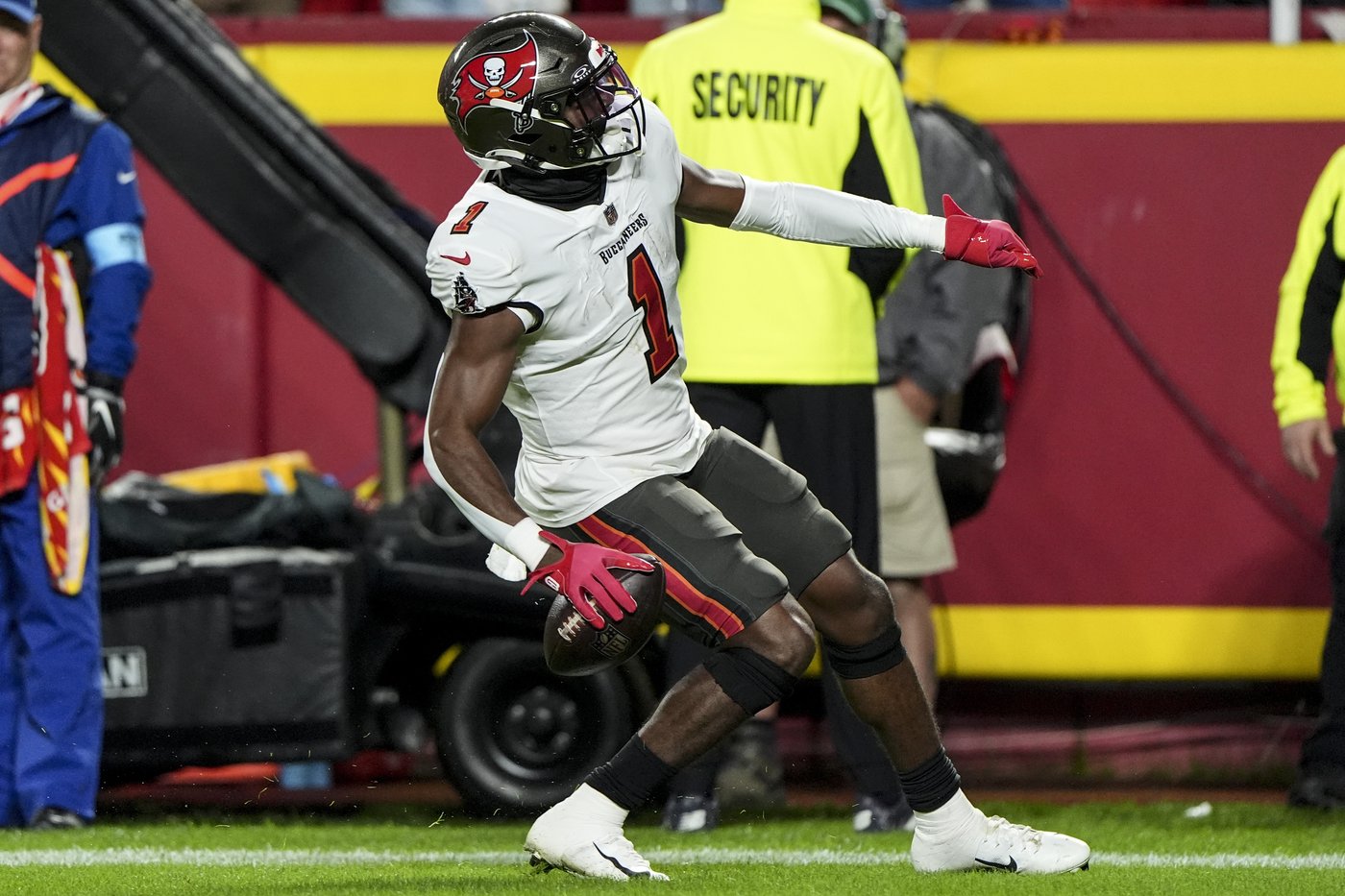 Bucs running back Rachaad White finally gets to step foot in Arrowhead Stadium - and its end zone | iNFOnews.ca Bucs running back Rachaad White finally gets to step foot in Arrowhead Stadium - and its end zone | iNFOnews.ca