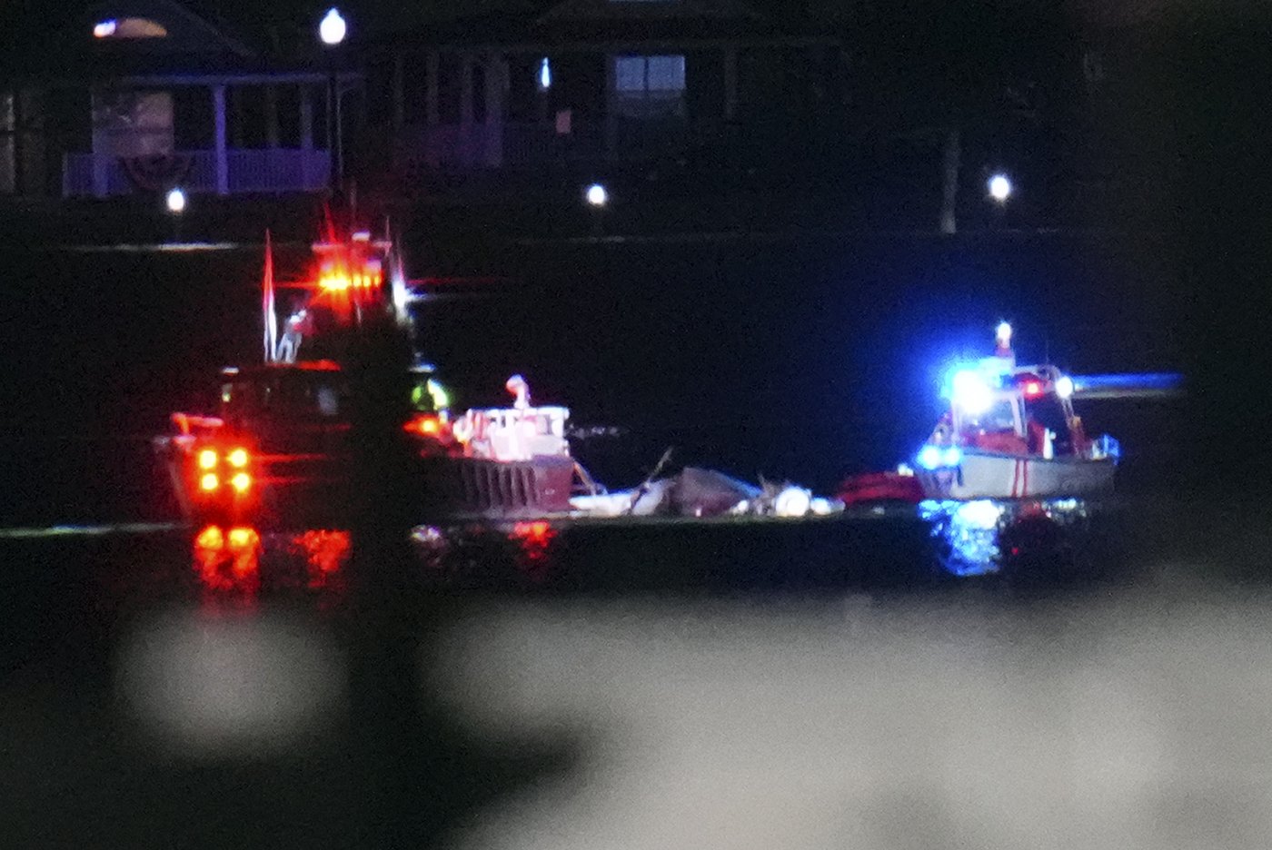 Passenger jet with 64 aboard collides with Army helicopter while landing at Reagan Airport near DC | iNFOnews.ca Passenger jet with 64 aboard collides with Army helicopter while landing at Reagan Airport near DC | iNFOnews.ca