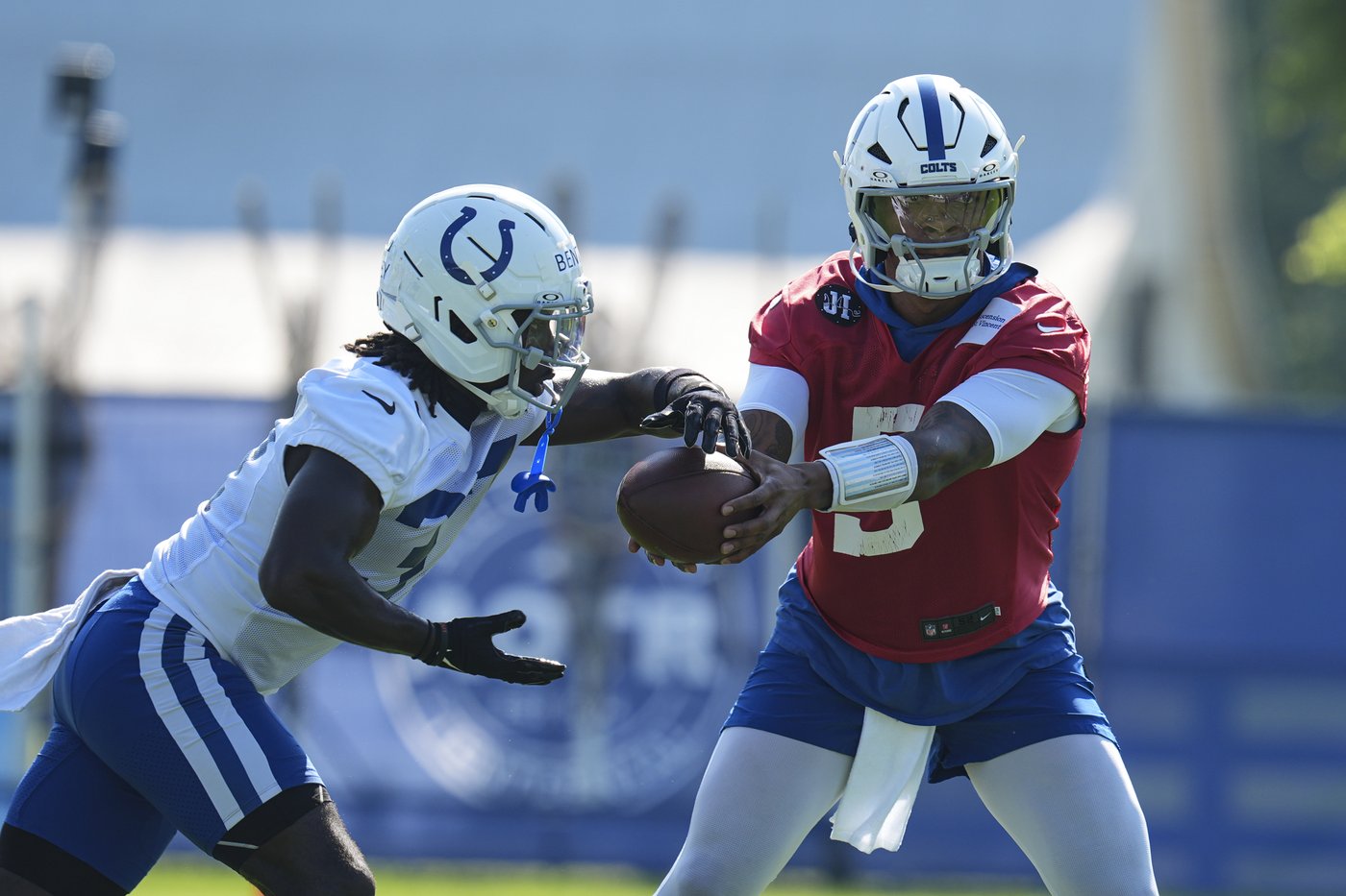 Daniel Jones, Anthony Richardson begin competition to be Colts starting QB | iNFOnews.ca