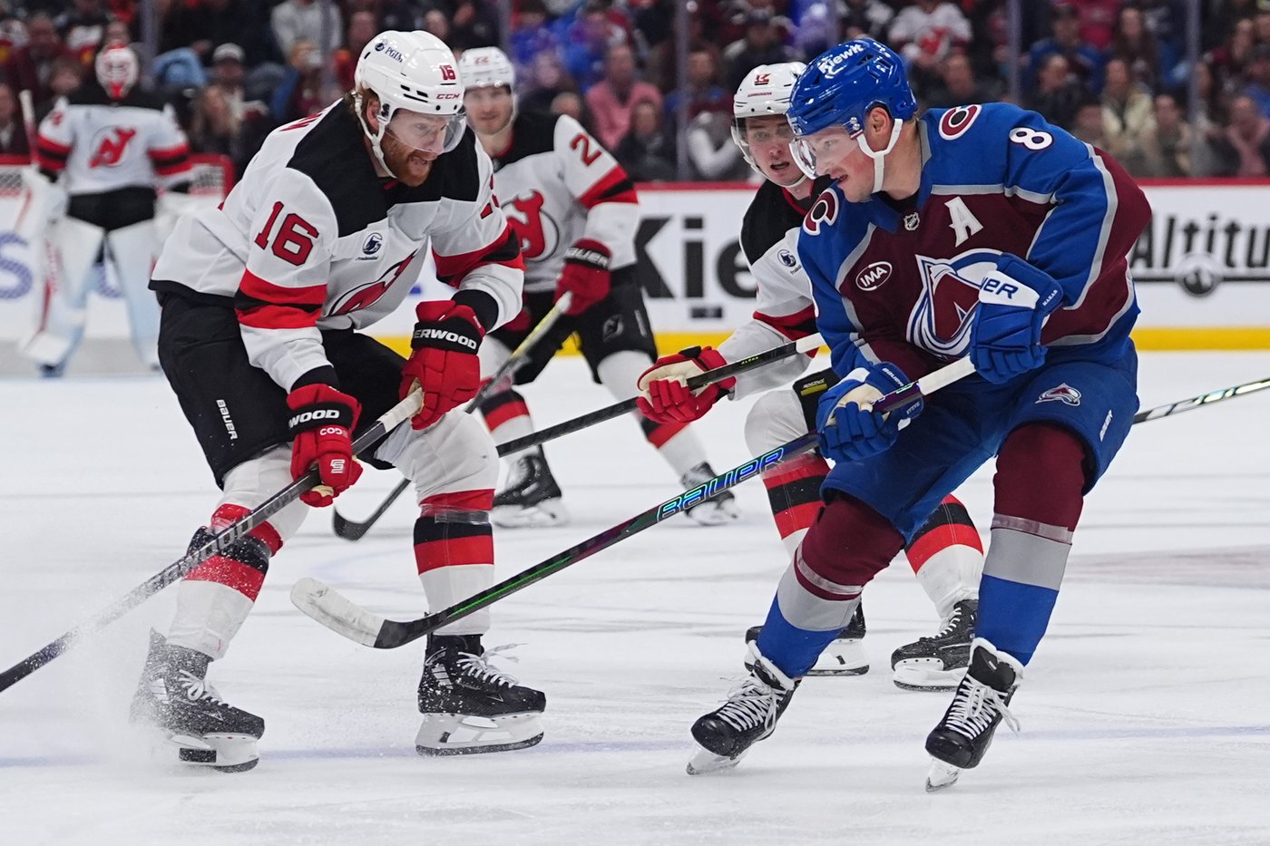 Kadri, Kelly score in 1:02 span early in 3rd in Avalanche's 5-2 win over Devils | iNFOnews.ca