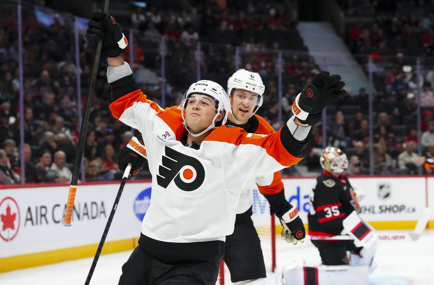 Linus Ullmark makes 21 saves, Ottawa Senators edge Philadelphia Flyers 2-1 | iNFOnews.ca