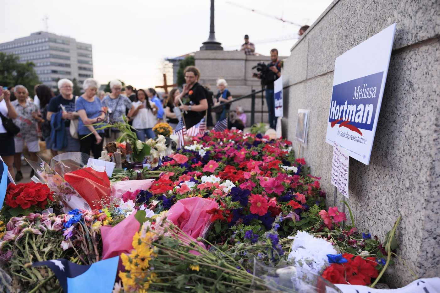Hundreds gather to remember prominent Minnesota lawmaker and husband slain in their home | iNFOnews.ca Hundreds gather to remember prominent Minnesota lawmaker and husband slain in their home | iNFOnews.ca