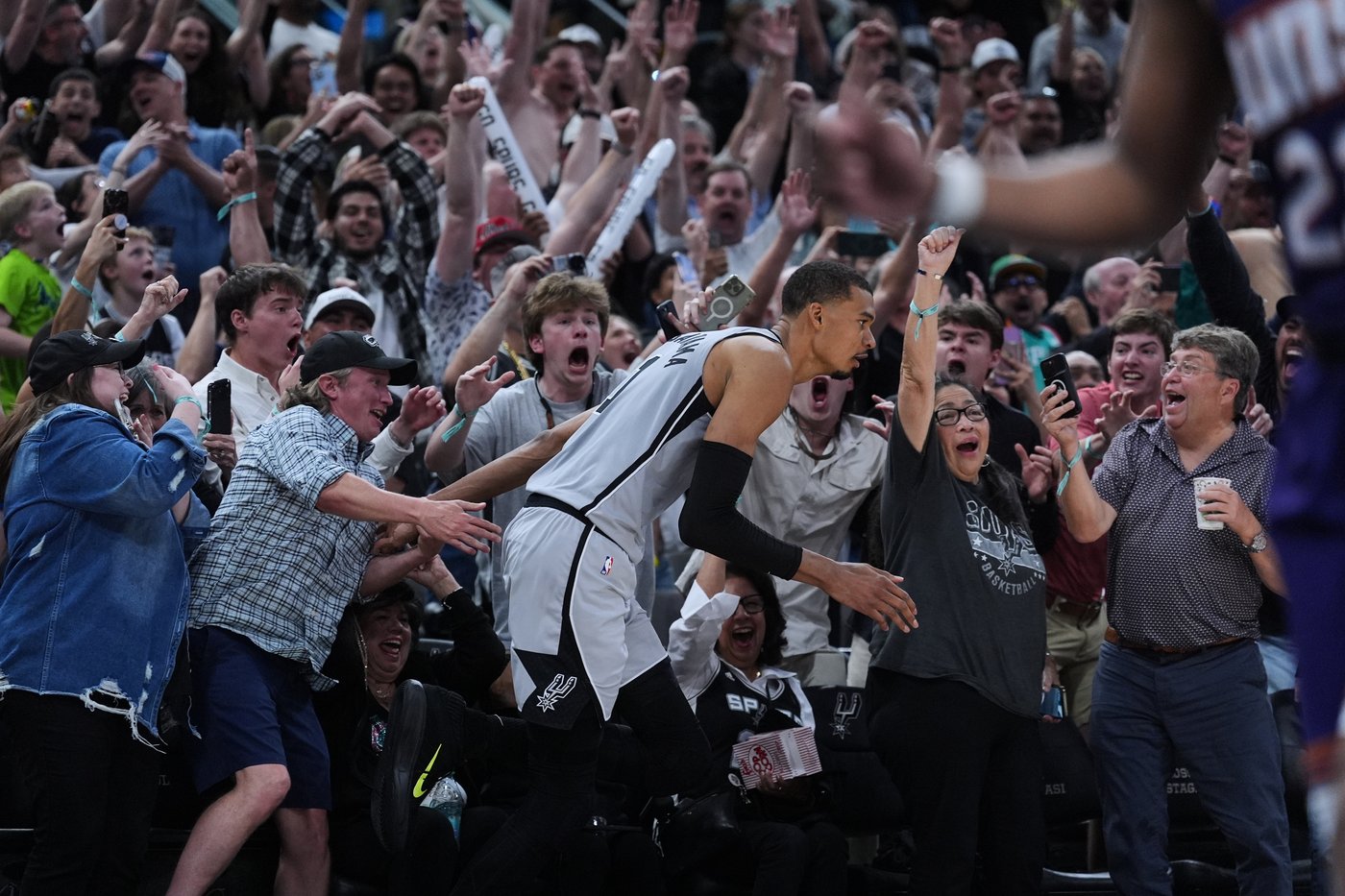 Wembanyama leads Spurs by Suns to end 6-season playoff drought, stirring memories of historic run | iNFOnews.ca