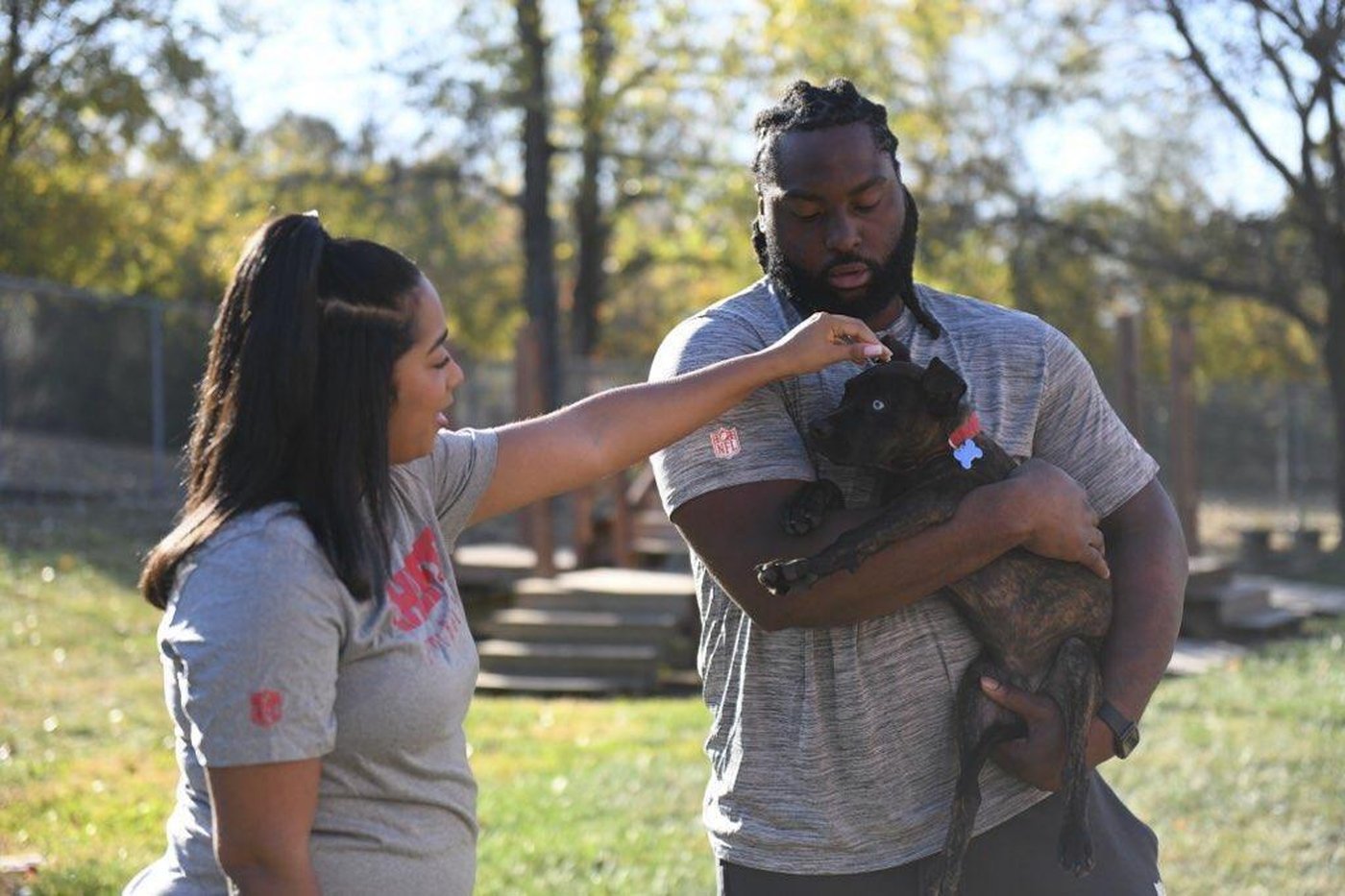 Kansas City Chiefs player becomes a coach to a mutt named Parsnip for the 'Puppy Bowl' | iNFOnews.ca Kansas City Chiefs player becomes a coach to a mutt named Parsnip for the 'Puppy Bowl' | iNFOnews.ca