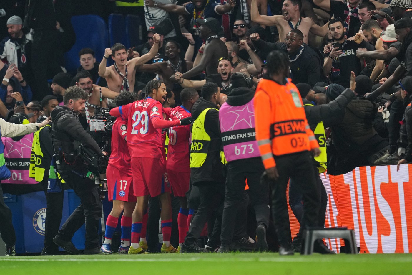 PSG's Kvaratskhelia and Barcola punish Chelsea again in Champions League | iNFOnews.ca