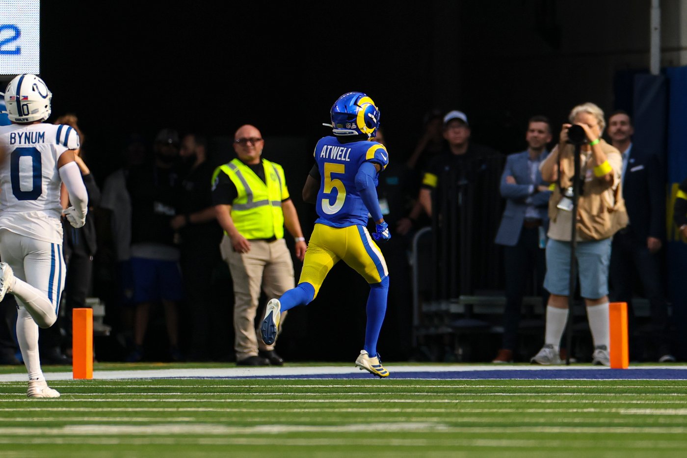 Tutu Atwell makes a late 88-yard TD catch, and Rams rally past Colts 27-20 after Mitchell's fumble | iNFOnews.ca