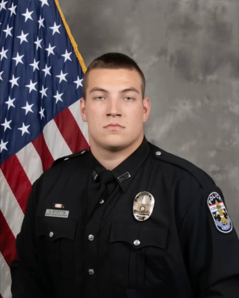 Former Louisville police officer charged with manslaughter in fatal shooting of naked man | iNFOnews.ca