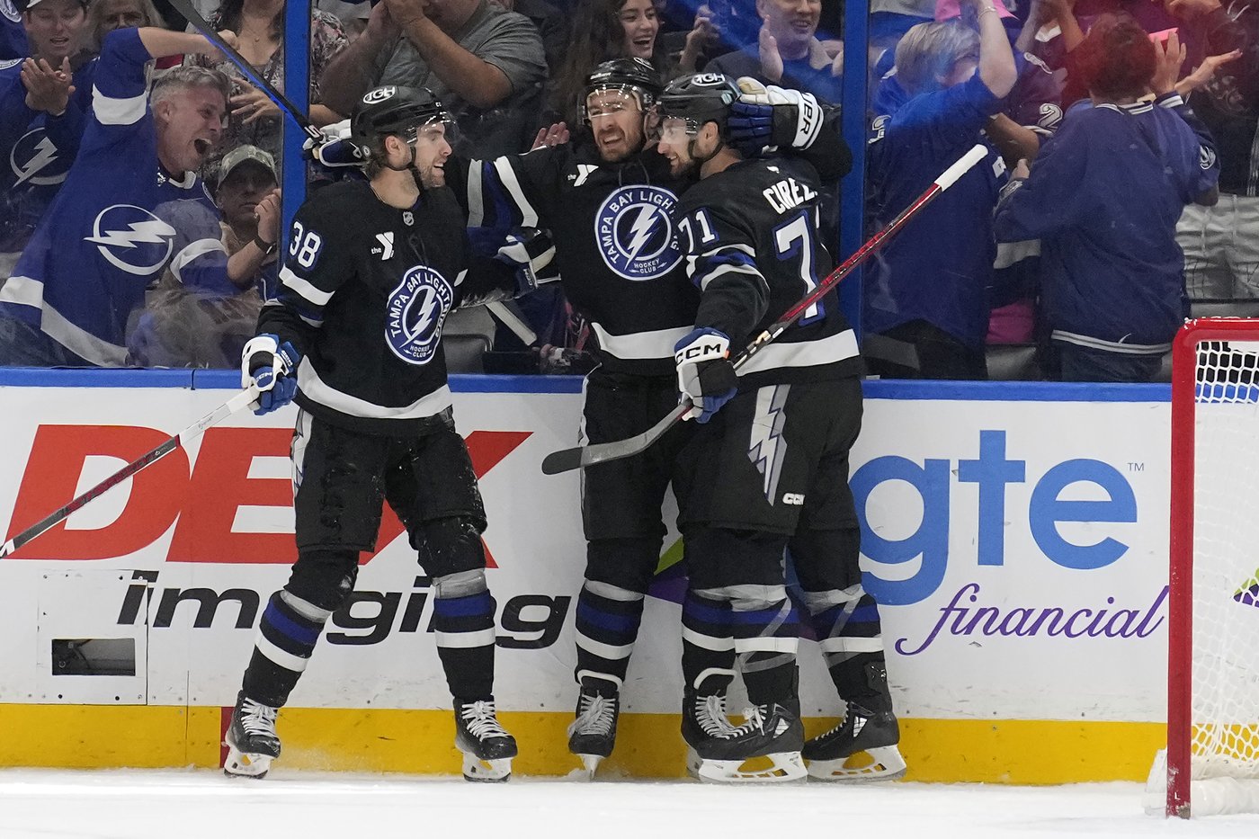 Point and Kucherov lead surging Lightning to 6-2 win over reeling Rangers | iNFOnews.ca