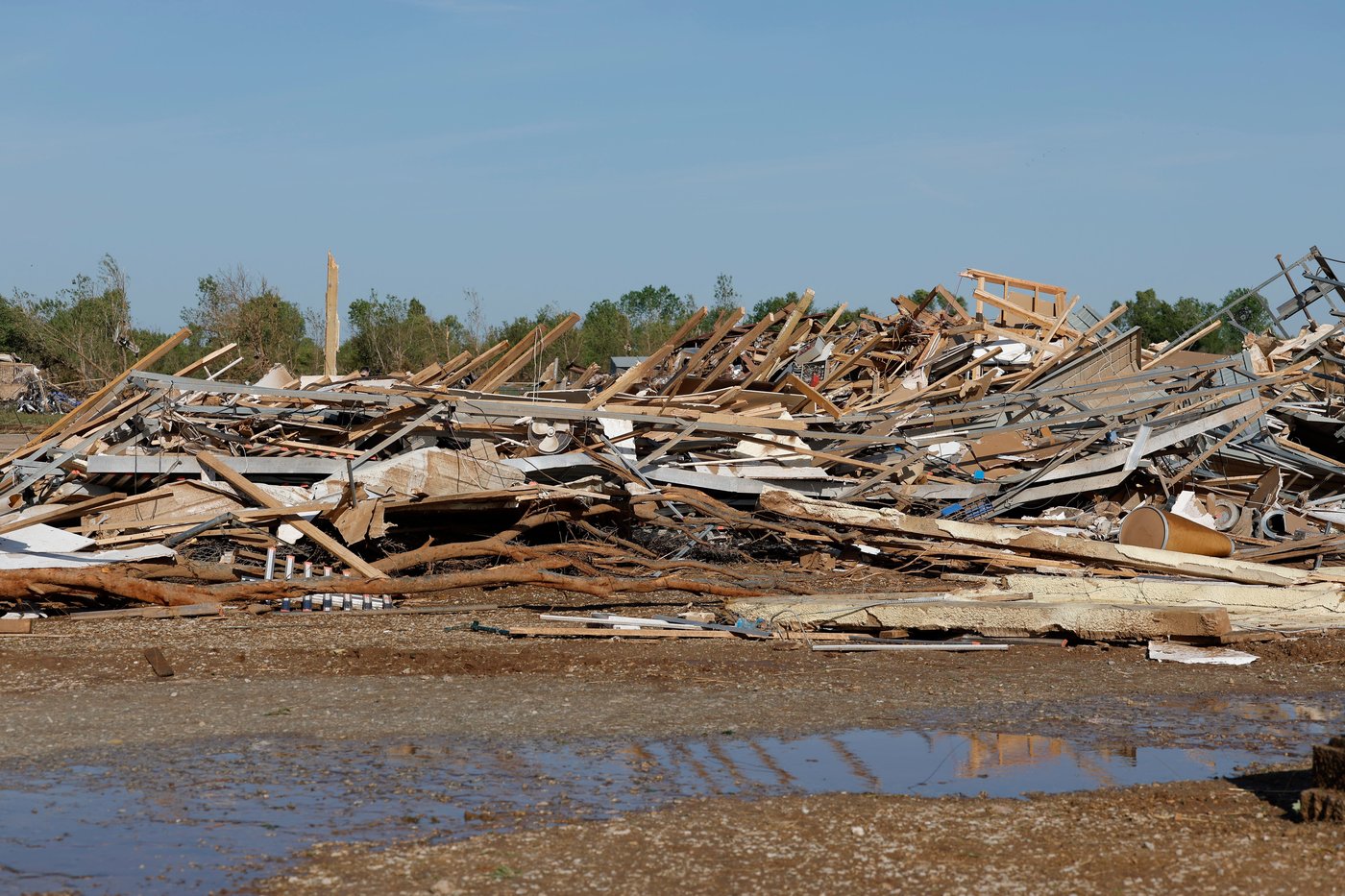 Violent tornado tears through Oklahoma town, damaging 40 homes but sparing lives | iNwheels Violent tornado tears through Oklahoma town, damaging 40 homes but sparing lives | iNwheels