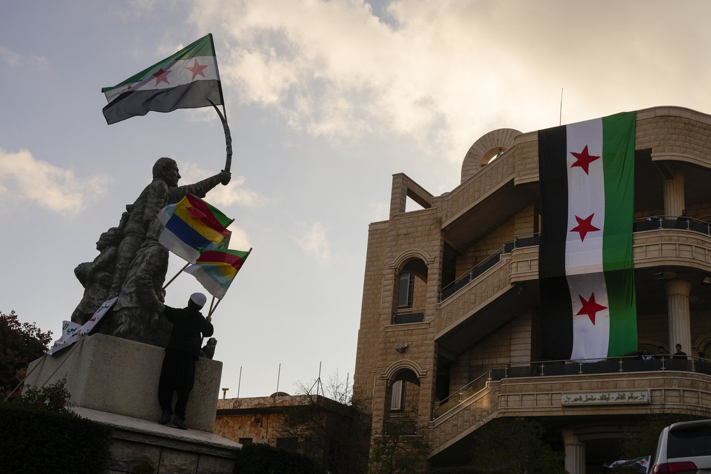 Global reaction to Assad's sudden ouster from Syria ranges from jubilation to alarm | iNFOnews.ca Global reaction to Assad's sudden ouster from Syria ranges from jubilation to alarm | iNFOnews.ca