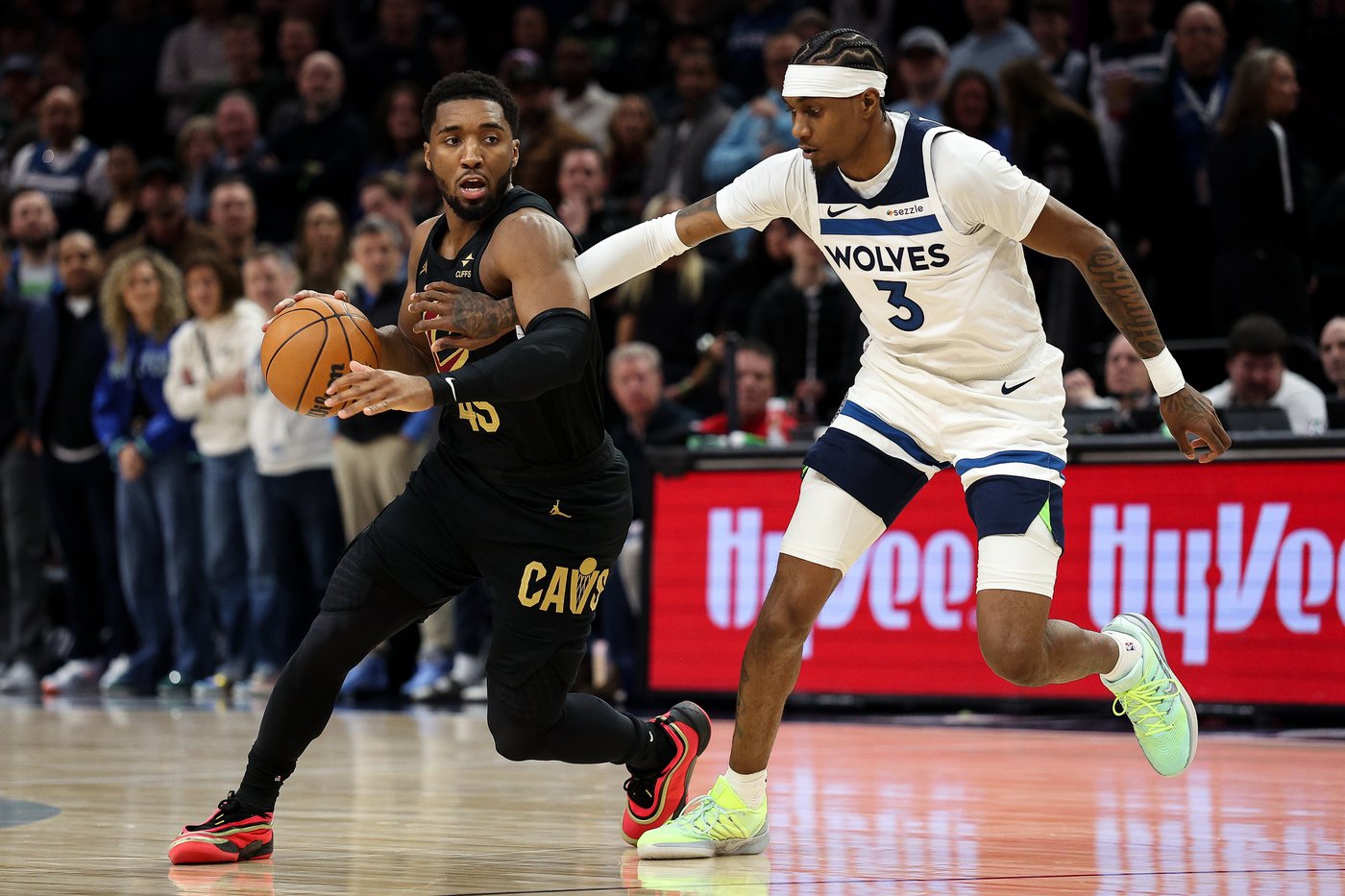 T-wolves beat Cavaliers 131-122 behind Randle's 28 points, set season highs for shooting percentages | iNFOnews.ca