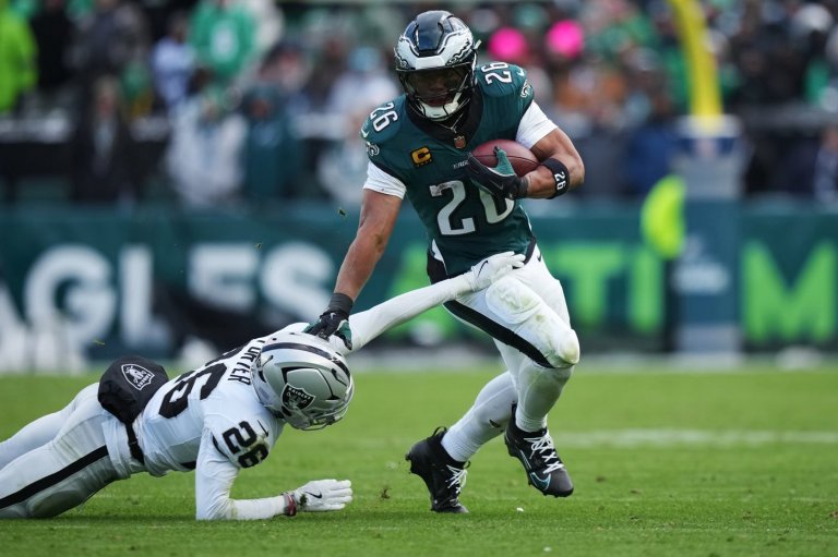 Eagles have won 3 straight against Bills in matchup of playoff-bound teams | iNFOnews.ca