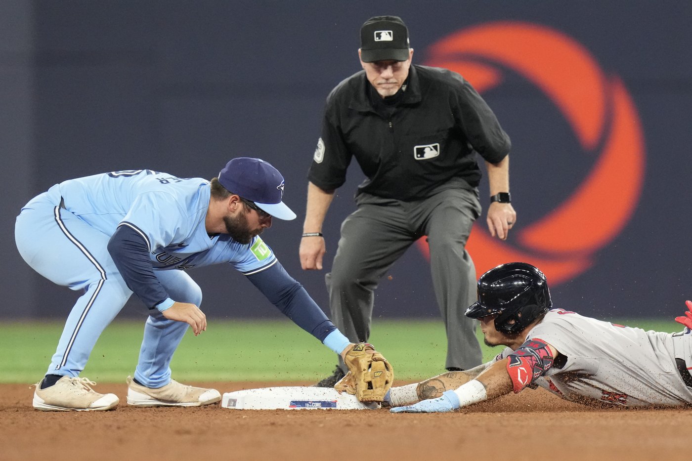 Red Sox rally to beat Blue Jays 6-5 in 10 innings | iNFOnews.ca