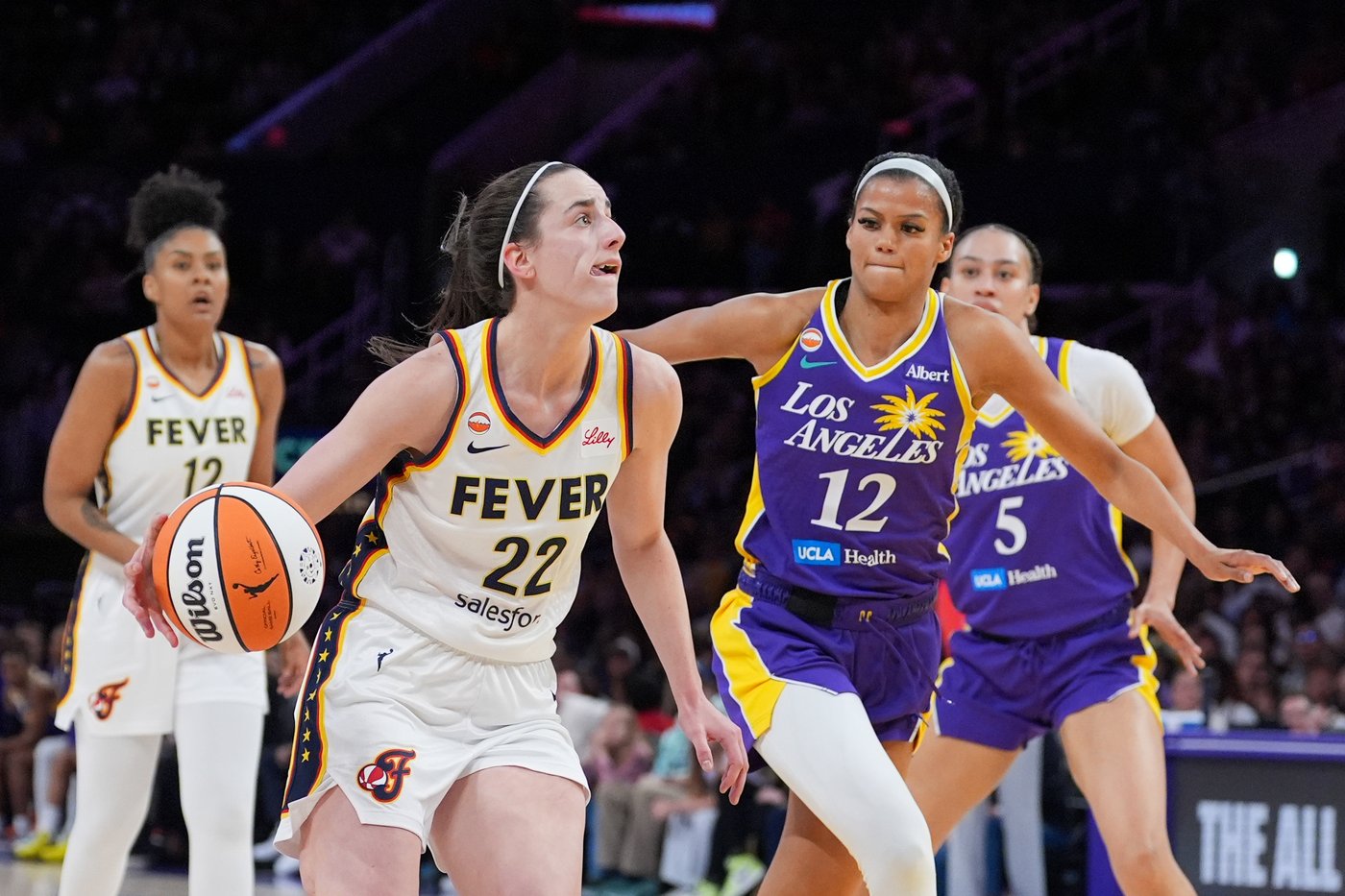 Caitlin Clark returns from a back issue, scores 22 in Fever's win over Valkyries | iNFOnews.ca