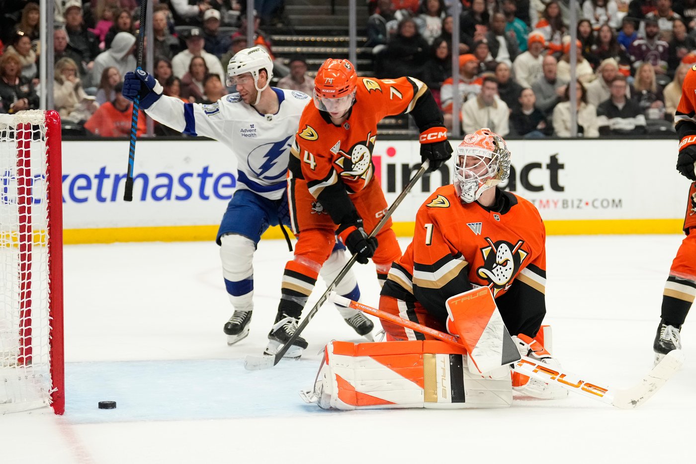Darren Raddysh scores in OT, Lightning beat Ducks 4-3 in coach Jon Cooper's 1,000th game | iNFOnews.ca