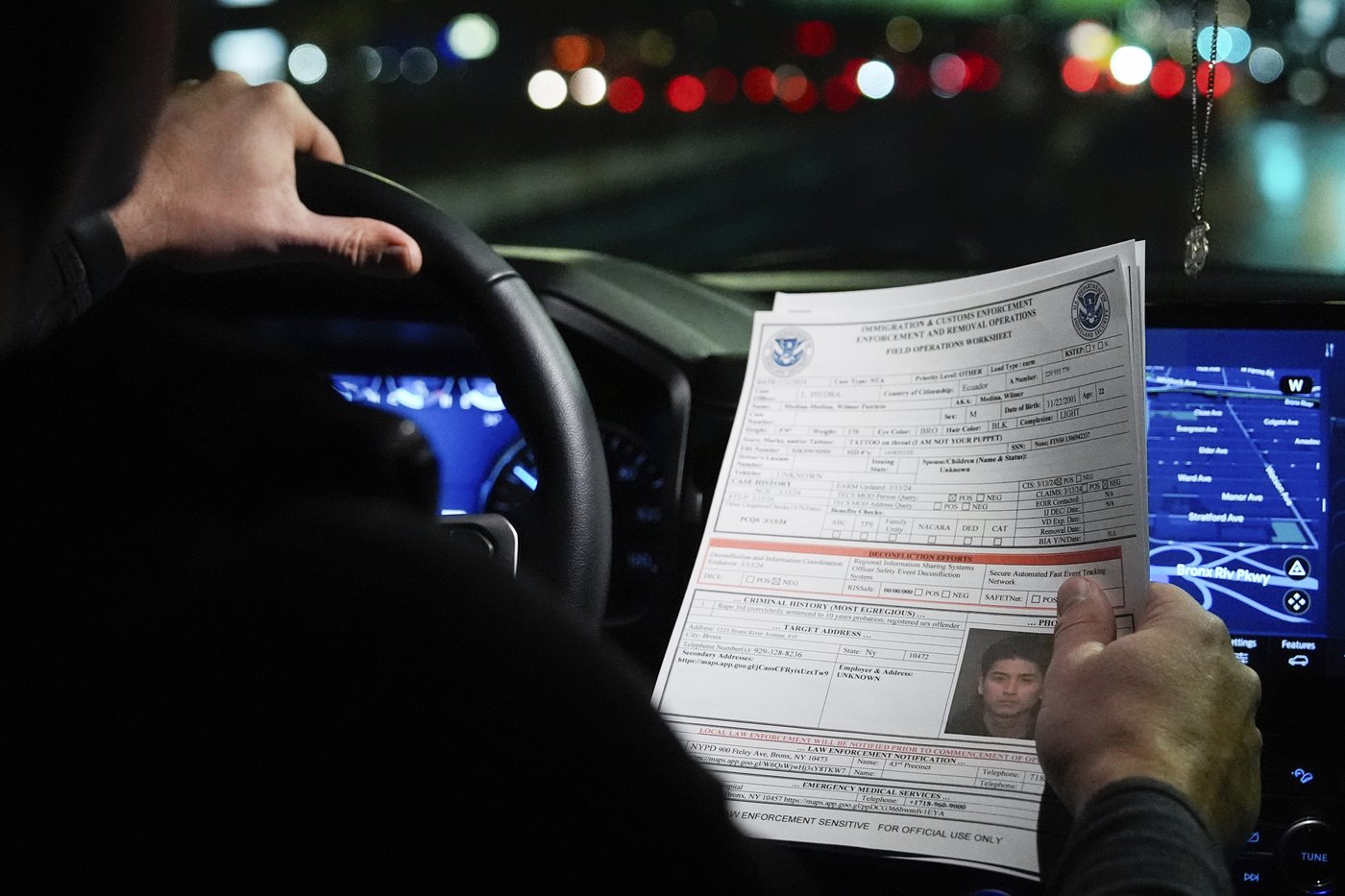 Immigrants in Chicago and other US cities brace for expected Trump deportation arrests | iNFOnews.ca