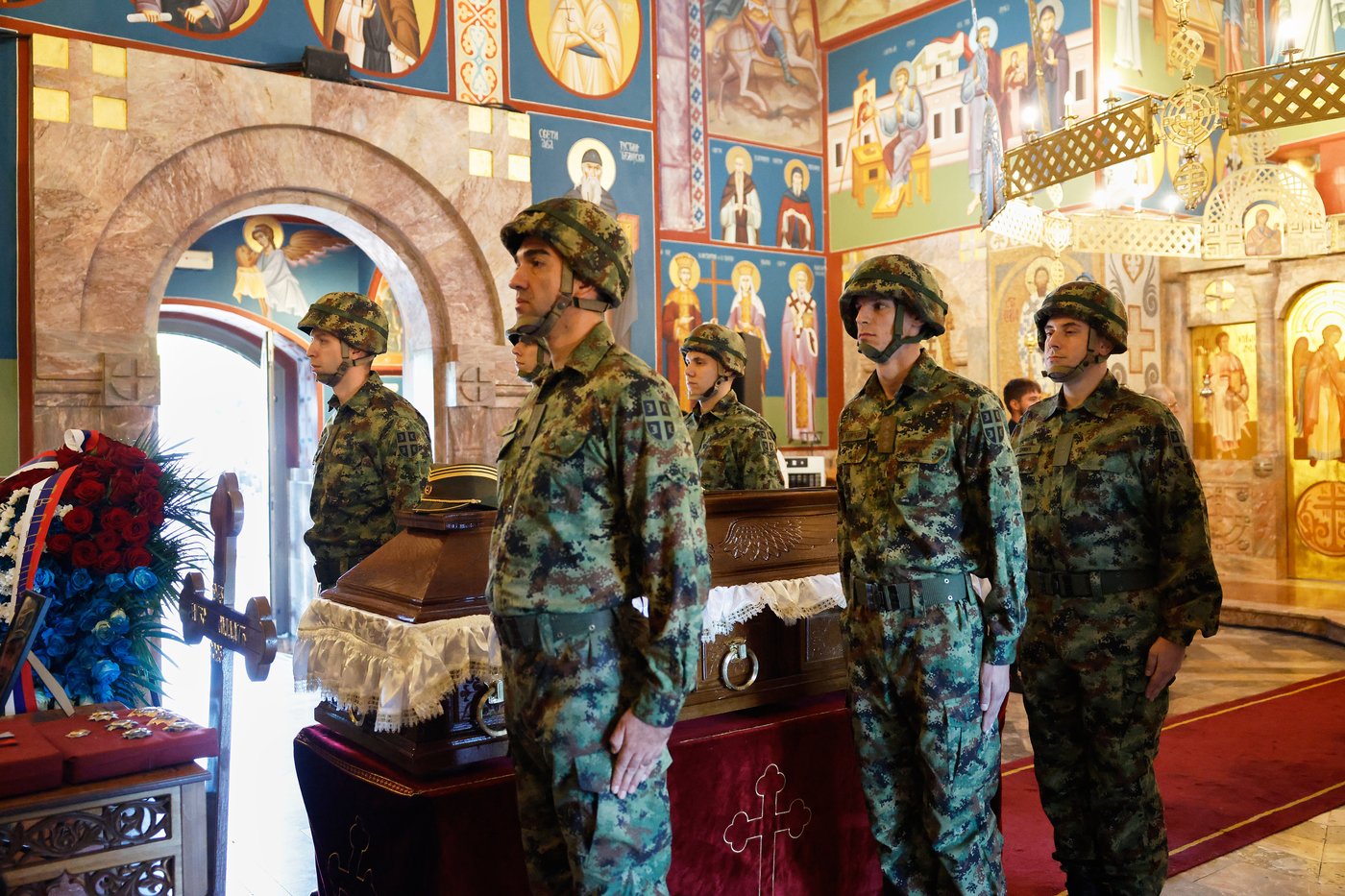 War criminal Mladic is buried as a hero in Serbia despite EU warnings | iNFOnews.ca War criminal Mladic is buried as a hero in Serbia despite EU warnings | iNFOnews.ca