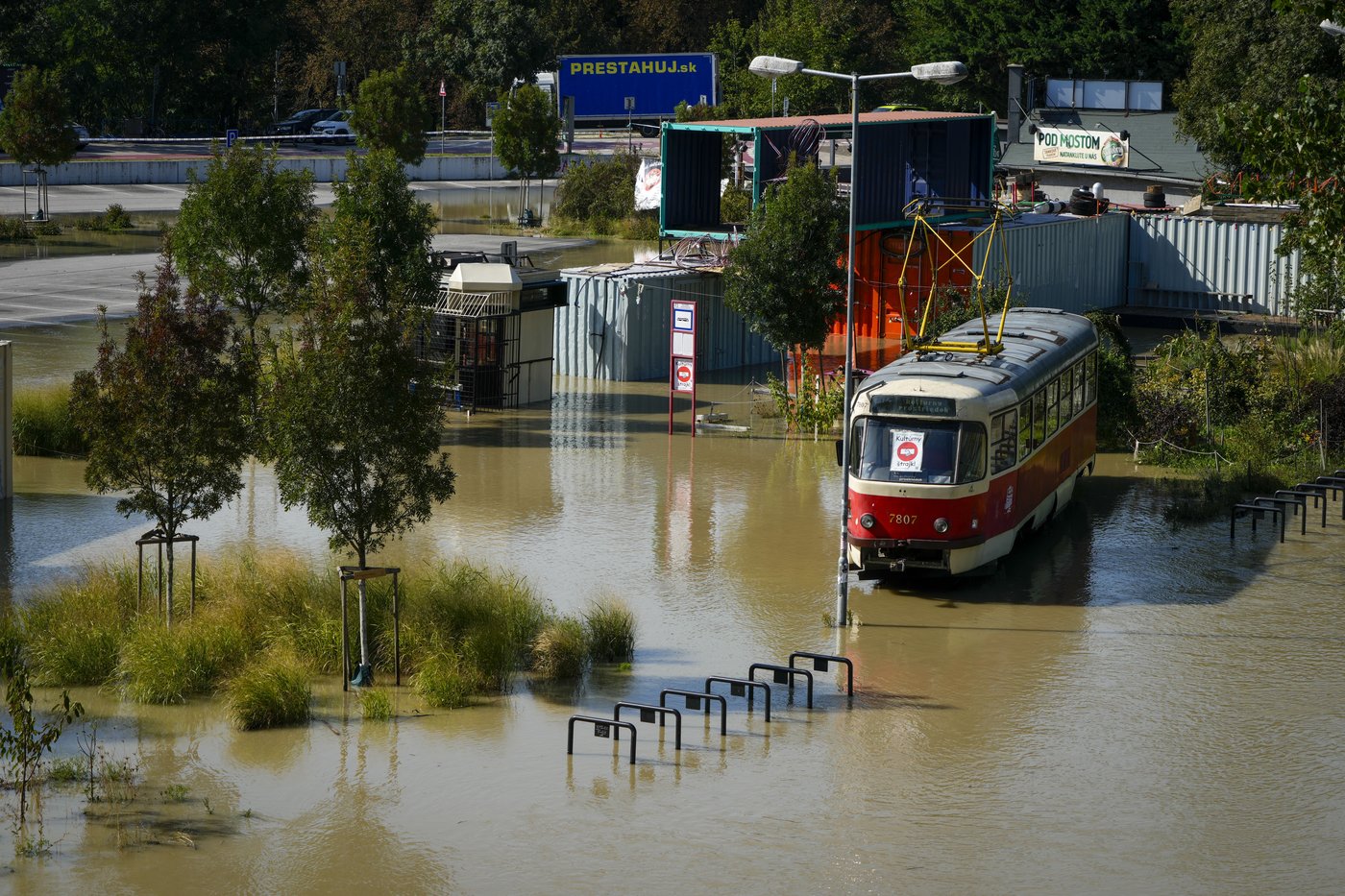 Rising rivers threaten southern Poland as flooding recedes elsewhere in Central Europe | iNFOnews.ca Rising rivers threaten southern Poland as flooding recedes elsewhere in Central Europe | iNFOnews.ca