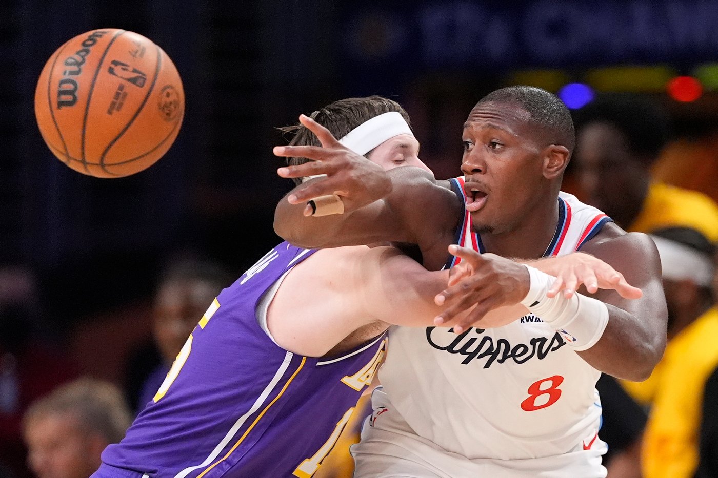 Austin Reaves, Walker Kessler lead Lakers past Clippers 125-117 for 2nd win to start season | iNFOnews.ca Austin Reaves, Walker Kessler lead Lakers past Clippers 125-117 for 2nd win to start season | iNFOnews.ca