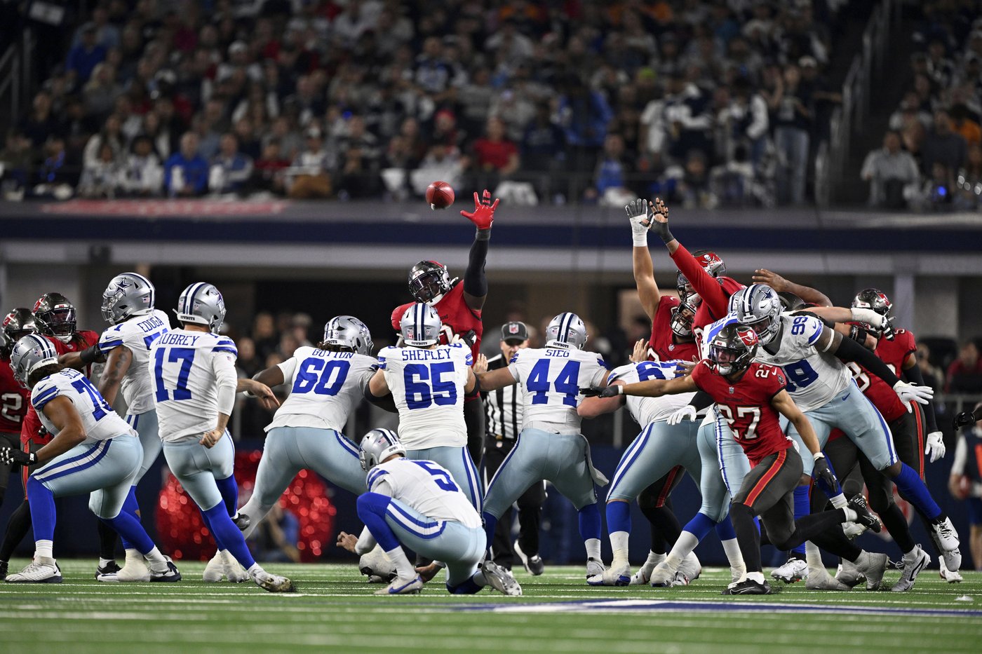 Cowboys beat Tampa Bay 26-24 as Baker Mayfield and the Bucs lose control of their playoff fate | iNFOnews.ca