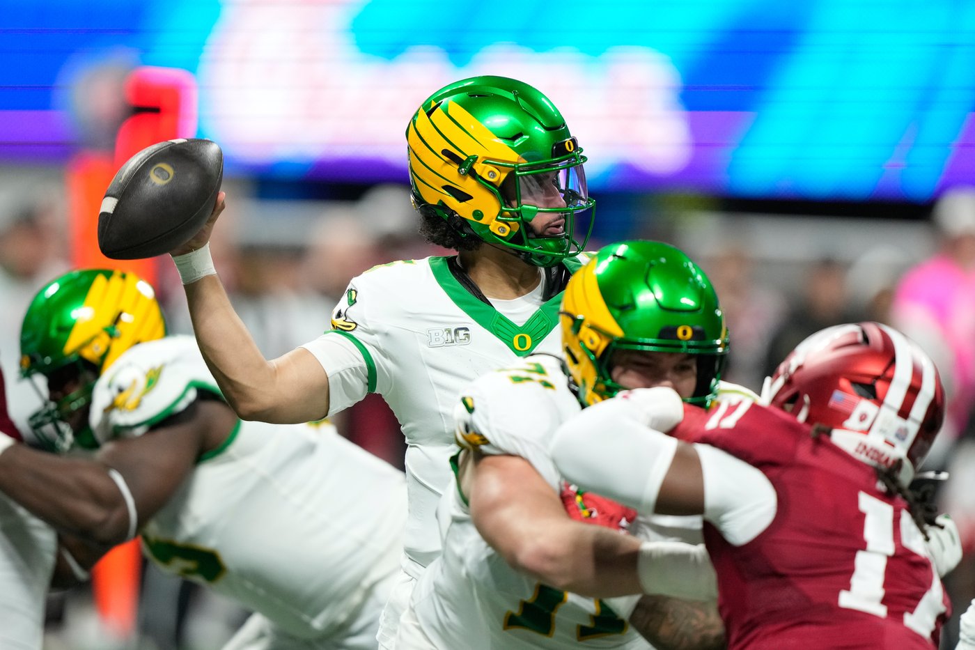 Oregon QB Dante Moore is undecided on the NFL draft or another year with the Ducks | iNFOnews.ca