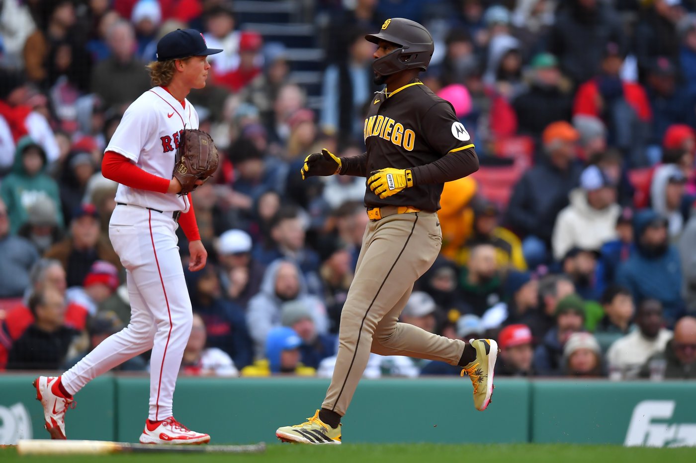 Padres beat Red Sox 3-2 at frigid Fenway on Laureano's bloop RBI single in 9th | iNFOnews.ca Padres beat Red Sox 3-2 at frigid Fenway on Laureano's bloop RBI single in 9th | iNFOnews.ca