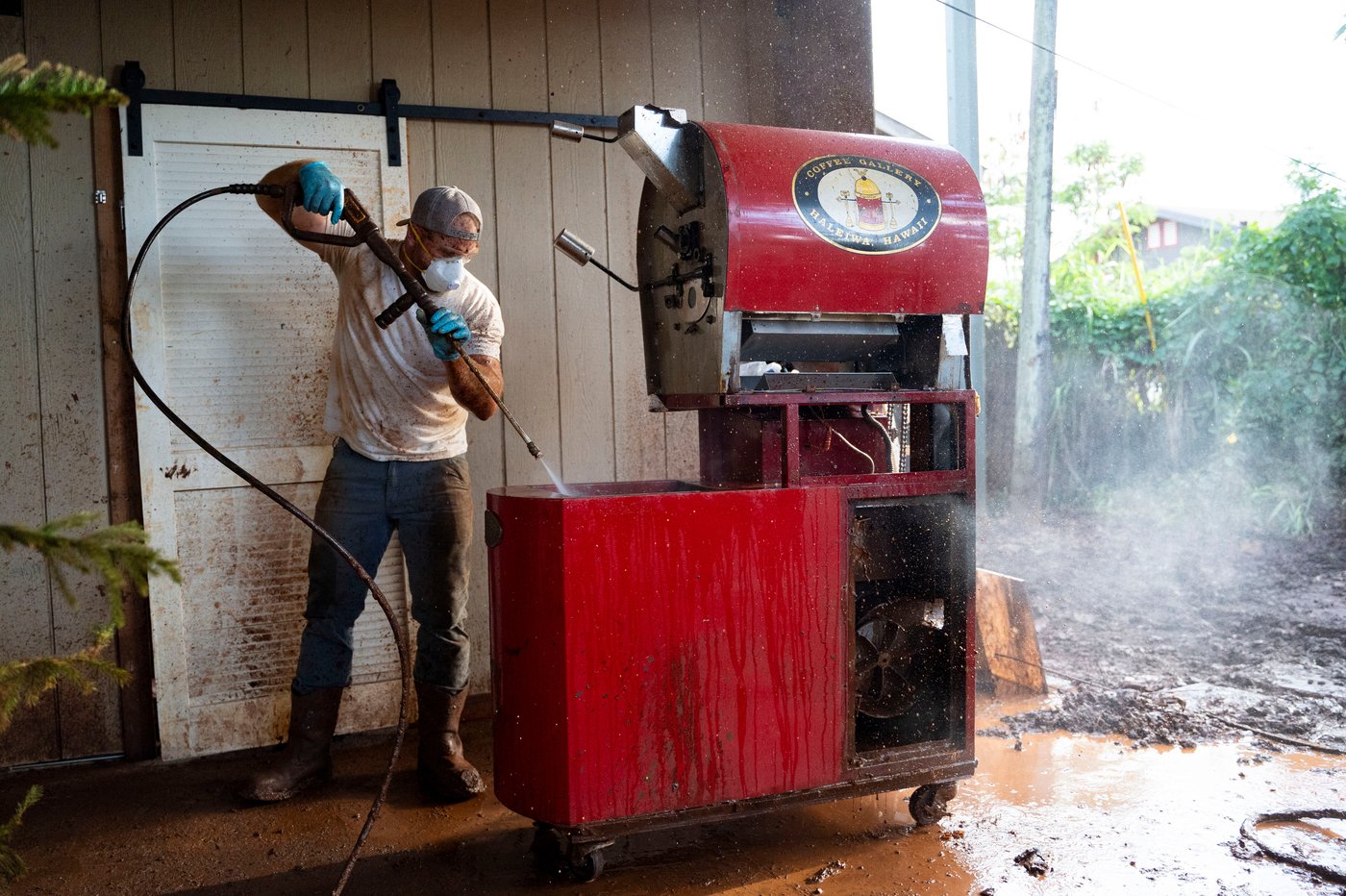 Hawaii digs out from another round of flooding after a surprise downpour, in photos | iNhome