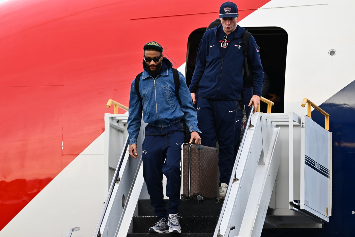 The Latest: Seahawks get their turn at Super Bowl Opening Night | iNFOnews.ca