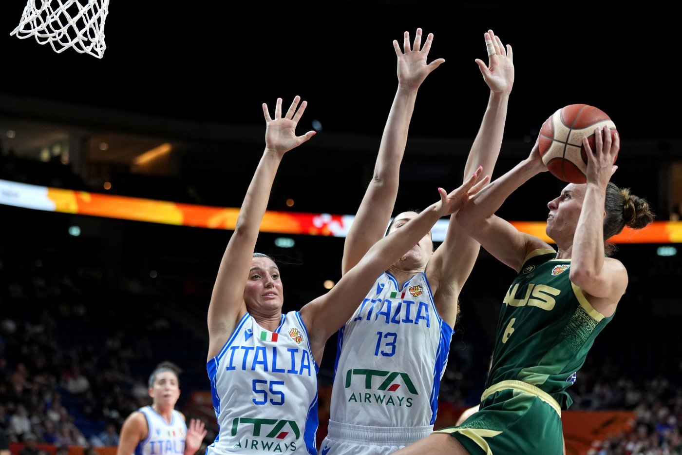 Australia tops Italy after blowing 26-point lead and China edges Puerto Rico to reach quarterfinals | iNFOnews.ca