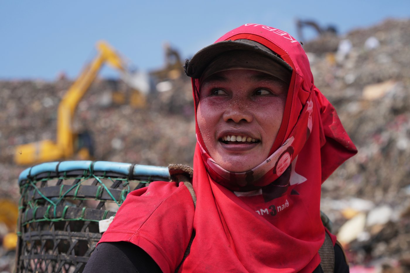 As Indonesia cuts methane emissions, life atop a mountain of garbage begins to change | iNFOnews.ca