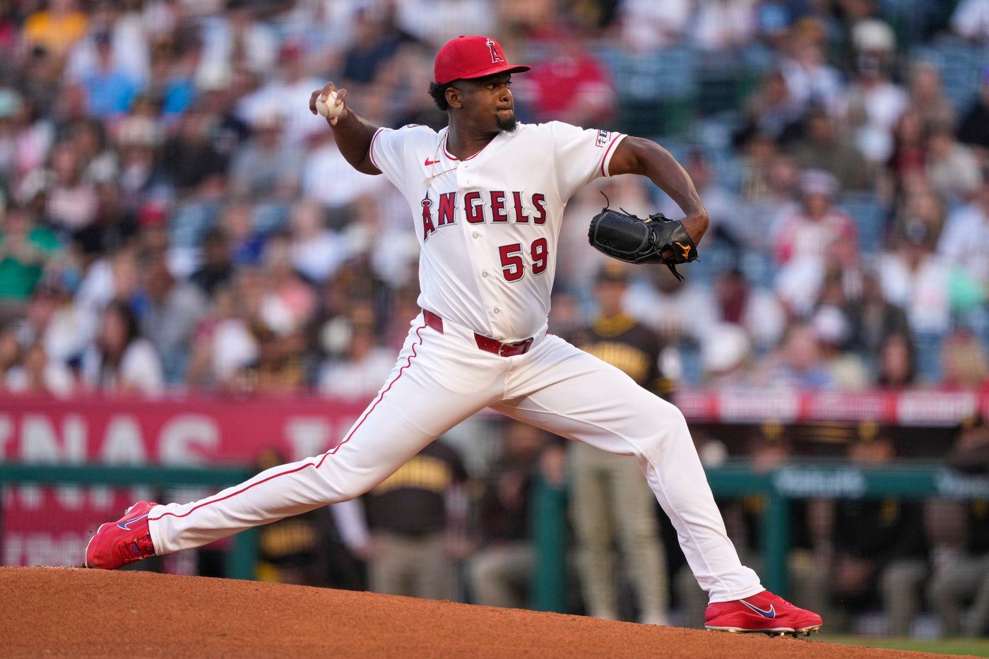 José Soriano dominates again, Angels snap Padres' 8-game win streak with 8-0 victory | iNFOnews.ca