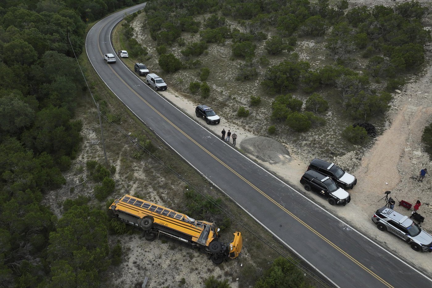 Multiple Texas students are injured in a school bus rollover crash on the first day of class | iNFOnews.ca