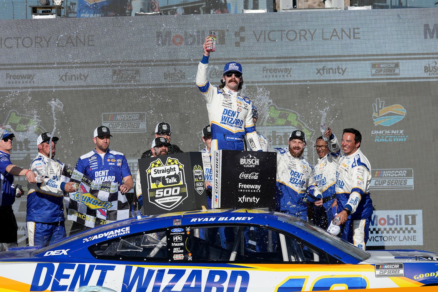 Blaney ends Reddick's streak to give Team Penske a Phoenix weekend sweep | iNFOnews.ca Blaney ends Reddick's streak to give Team Penske a Phoenix weekend sweep | iNFOnews.ca