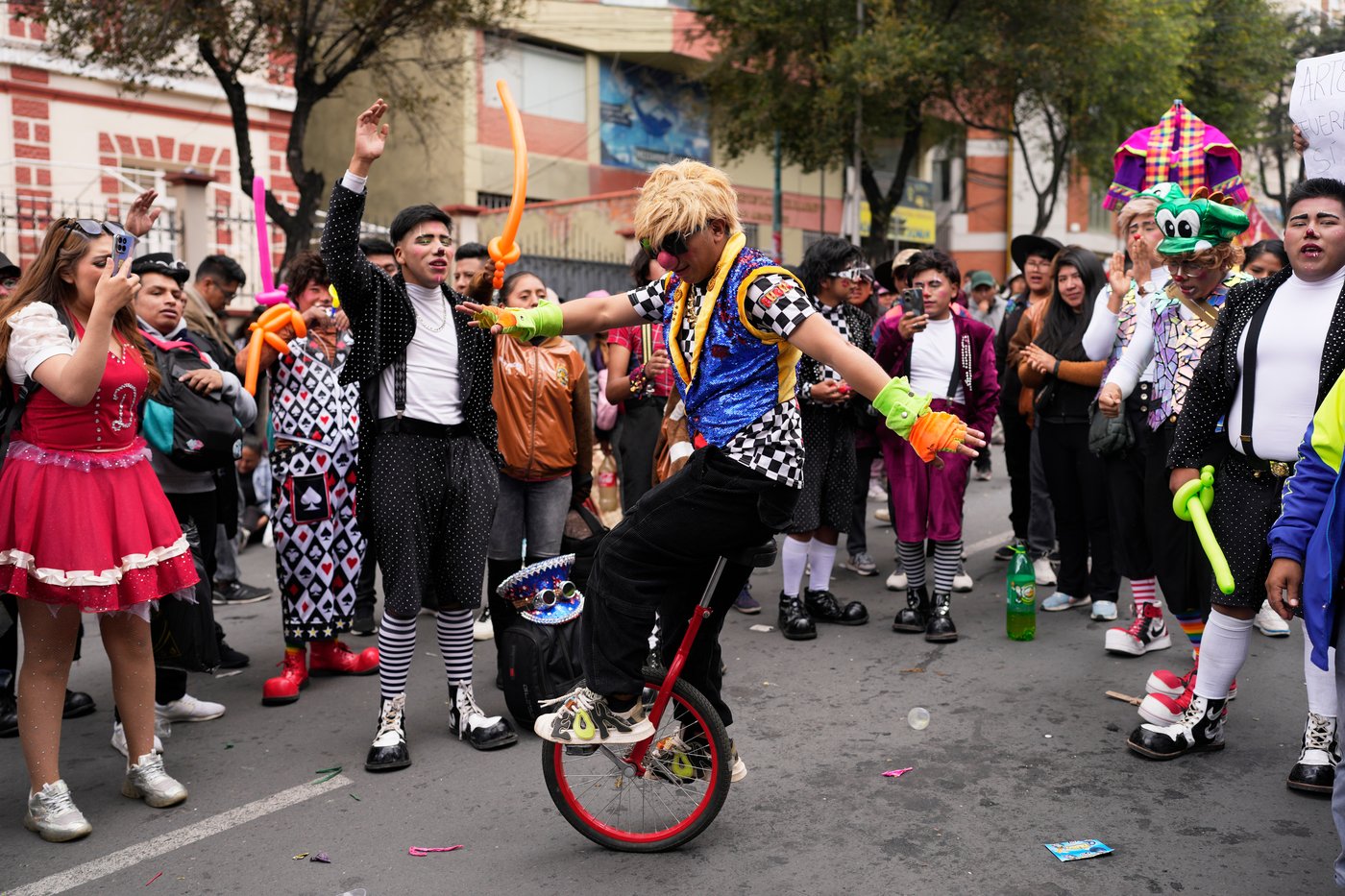 Clowns take to the streets of Bolivia to protest decree that could crush their livelihoods | iNFOnews.ca