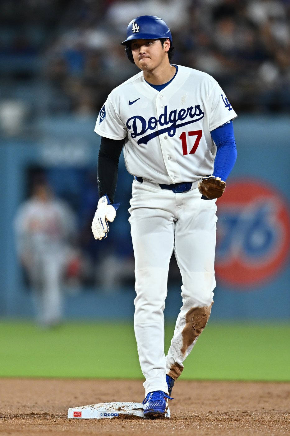 Ohtani out of Dodgers' lineup for 3rd straight day with left knee and right biceps discomfort | iNFOnews.ca