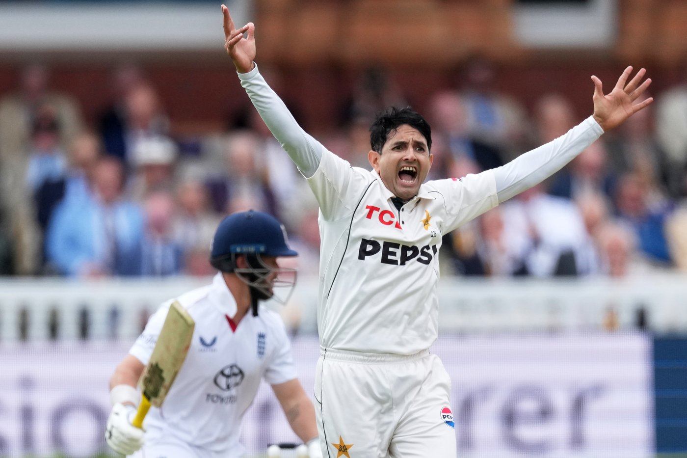 Pakistan reduces England to 80-4 at lunch as Abbas takes 3 at Lord's | iNFOnews.ca Pakistan reduces England to 80-4 at lunch as Abbas takes 3 at Lord's | iNFOnews.ca