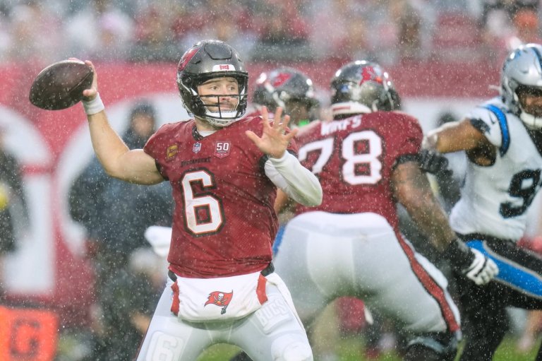 Baker Mayfield and the Buccaneers beat the Panthers 16-14, stay alive in chase for NFC South title | iNFOnews.ca