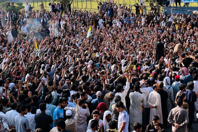 Violent protests end as peace agreement reached in Pakistan-administered Kashmir | iNFOnews.ca