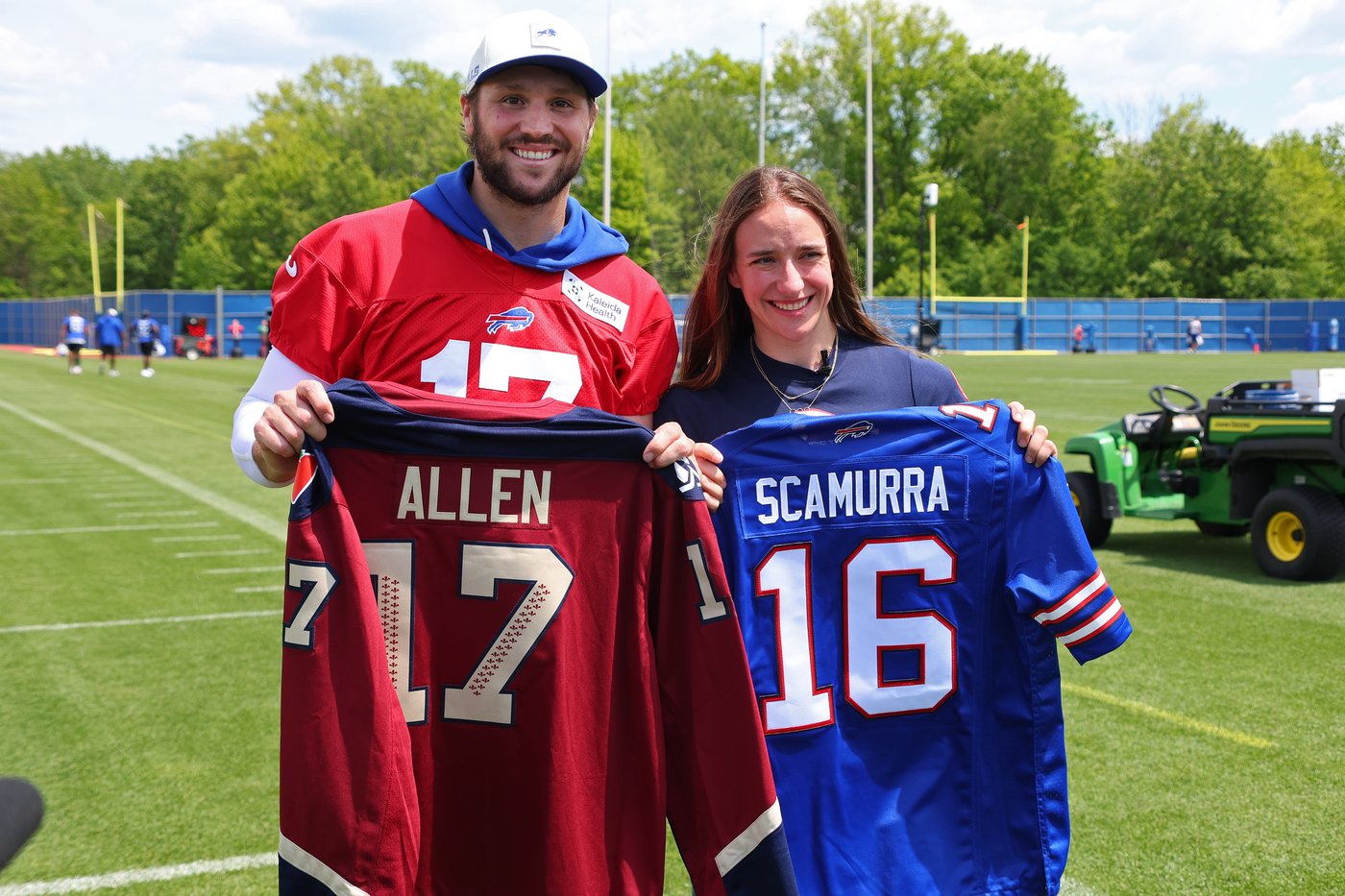 Hayley Scamurra gets a thrill showing off US hockey gold medal with Josh Allen at Bills practice | iNFOnews.ca Hayley Scamurra gets a thrill showing off US hockey gold medal with Josh Allen at Bills practice | iNFOnews.ca