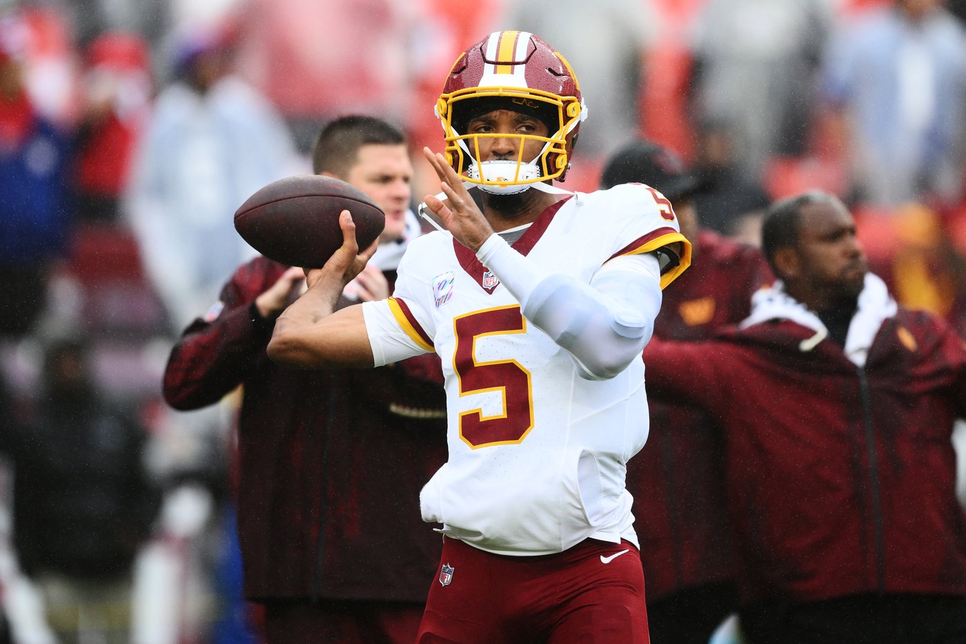Jayden Daniels returns for the Commanders and leads an early touchdown drive against the Giants | iNFOnews.ca