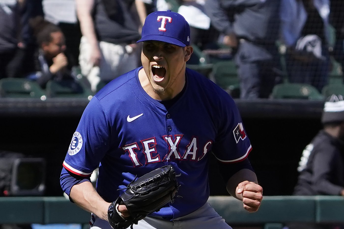 García hits a big 2-run double as the Rangers stop a 6-game slide by edging the White Sox 5-4 | iNFOnews.ca
