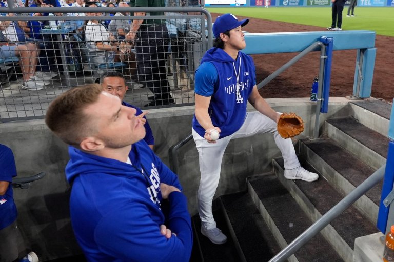 Freddie Freeman's knee, Shohei Ohtani's bat and the Dodgers' October calculus | iNFOnews.ca