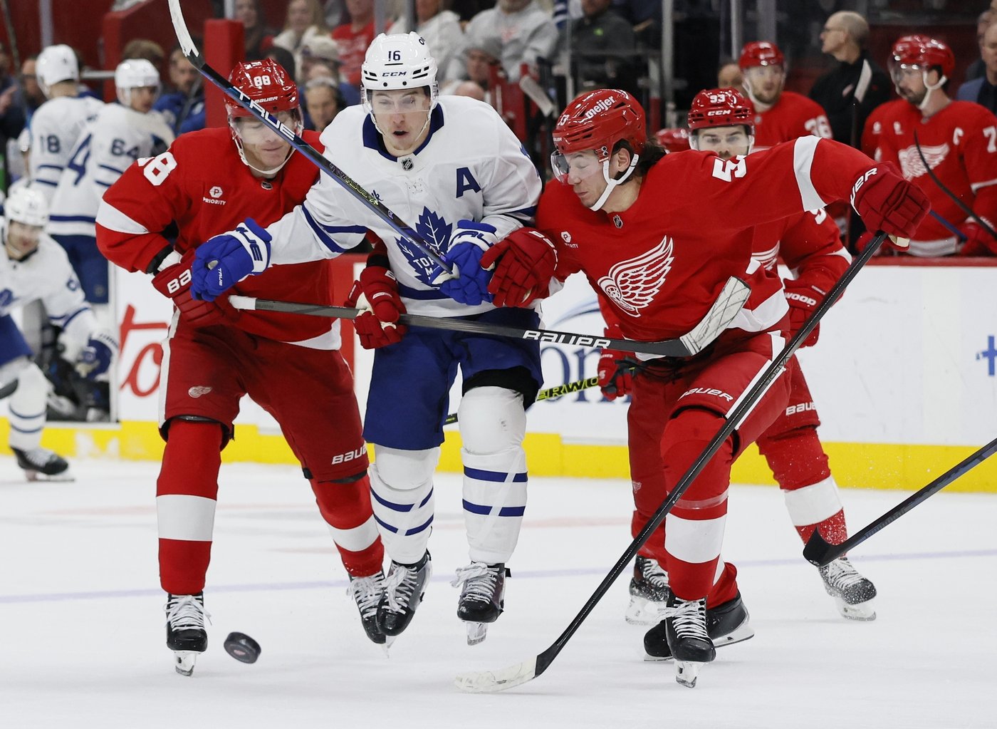 Kane reaches 1,300 points, Red Wings halt four-game slide with 4-2 win over Capitals | iNFOnews.ca