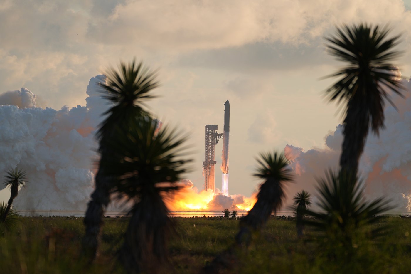 SpaceX's supersized Starship launches into orbit for the first time but flight ends early | iNFOnews.ca SpaceX's supersized Starship launches into orbit for the first time but flight ends early | iNFOnews.ca